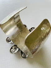 Load image into Gallery viewer, Crystal Studded Star Cuff