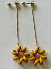 Load image into Gallery viewer, Squiggle Drop Earrings
