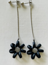 Load image into Gallery viewer, Squiggle Drop Earrings
