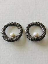 Load image into Gallery viewer, Circle Pearl Earrings
