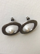 Load image into Gallery viewer, Circle Pearl Earrings

