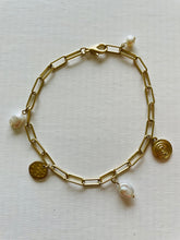 Load image into Gallery viewer, Chain &amp; Pearl Bracelet

