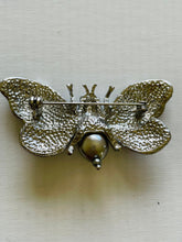 Load image into Gallery viewer, Black Diamond Crystal Silver Brooch
